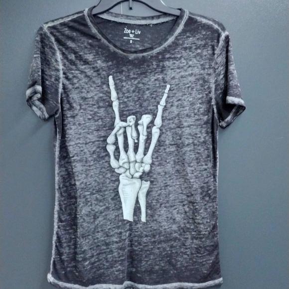 Zoe + Liv Tops - 💥3/$10 Skeleton Hand Graphic Tee